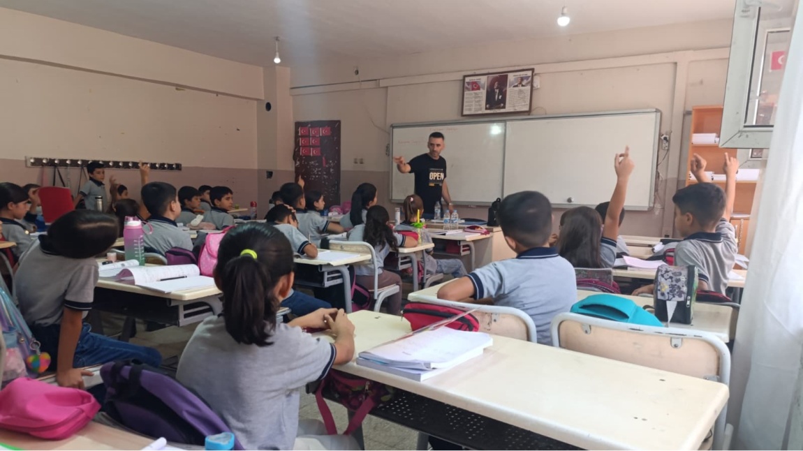 Rehber Öğretmenimiz Abdulhakim ÖZTEKİN Tarafından Öğrencilerimize Okula Uyum ve Sınıf Kuralları Seminerleri Verilmiştir.